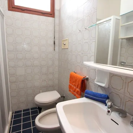 Apartment Bright House With Garden Near To The - Beahost