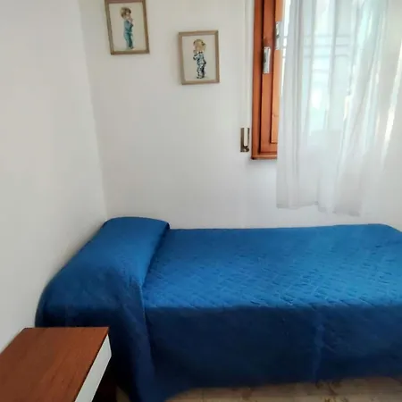 Bright House With Garden Near To The - Beahost Apartment *