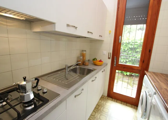 Bright House With Garden Near To The - Beahost