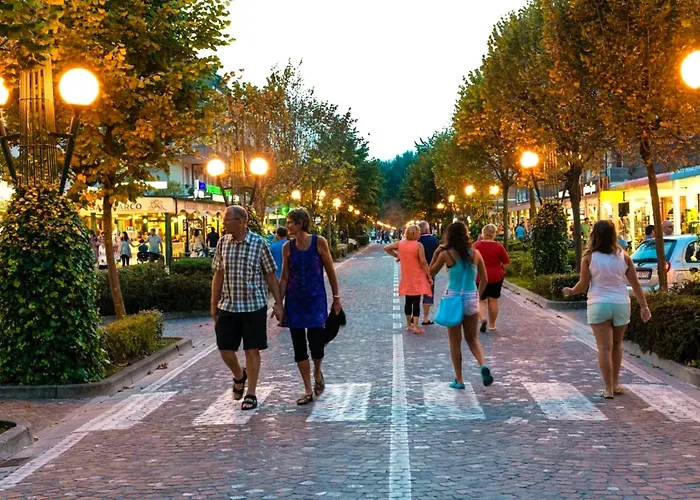 Апартаменты Bright House With Garden Near To The - Beahost