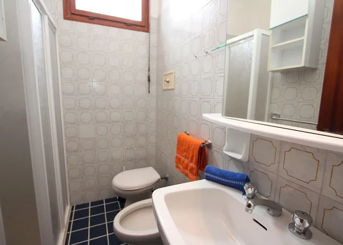 Apartment Bright House With Garden Near To The - Beahost