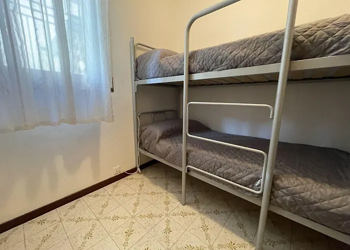 Bright House With Garden Near To The - Beahost *