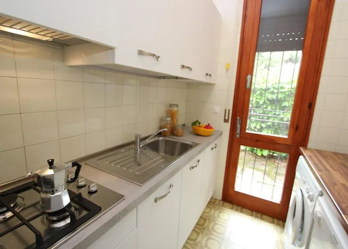 Bright House With Garden Near To The - Beahost *