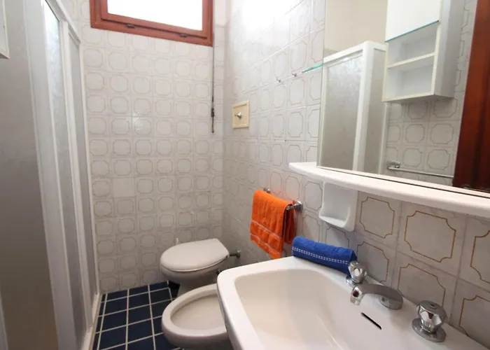 Bright House With Garden Near To The - Beahost *